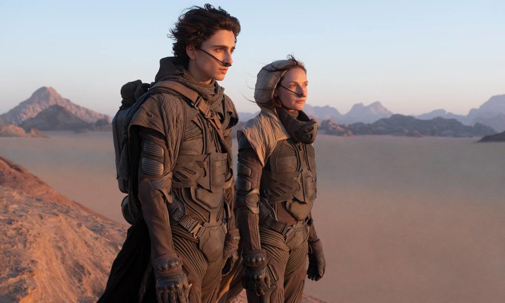 TIMOTHÉE CHALAMET als Paul Atreides und REBECCA FERGUSON als Lady Jessica Atreides in Dune © 2020 Warner Bros. Entertainment Inc. All Rights Reserved.