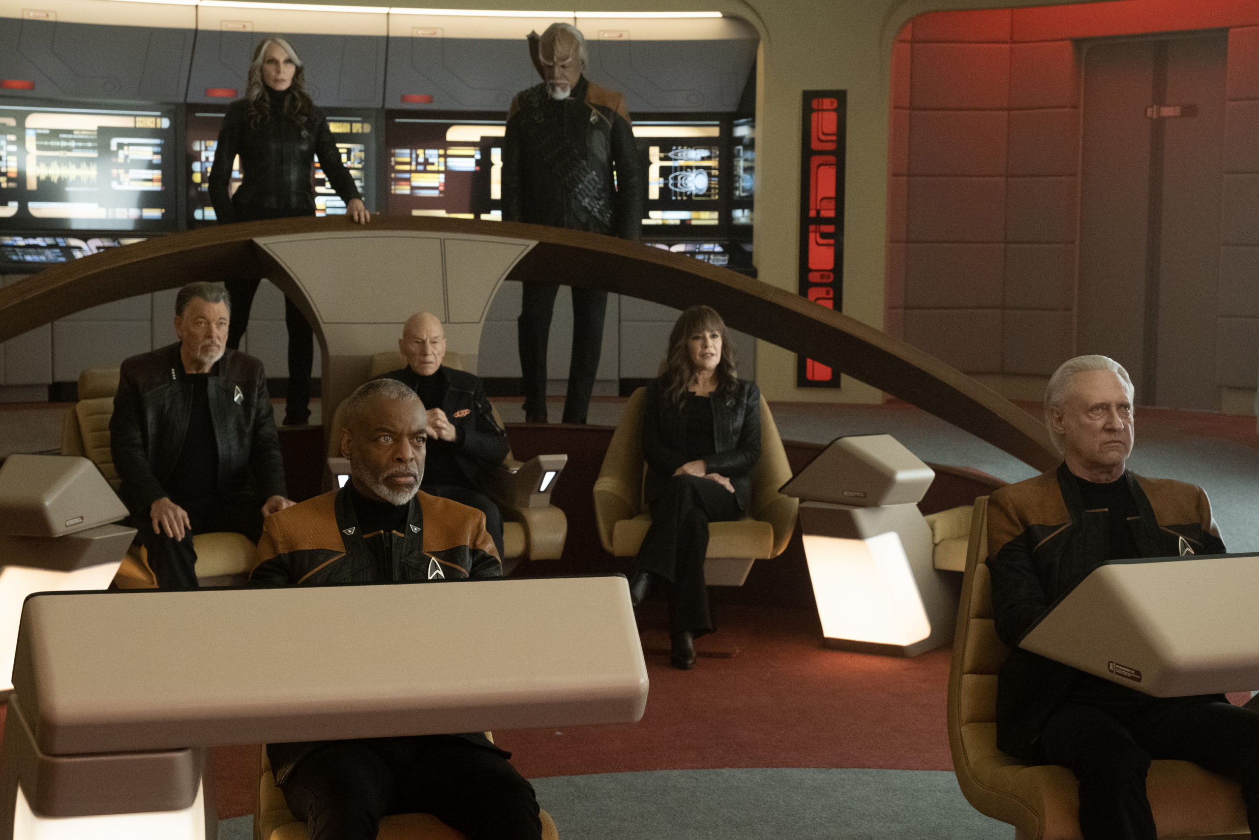 LeVar Burton as Geordi La Forge, Brent Spiner as Data, Gates McFadden as Dr. Beverly Crusher, Michael Dorn as Worf, Marina Sirtis as Deanna Troi, Jonathan Frakes as Will Riker and Patrick Stewart as Picard in "The Last Generation" Episode 310, Star Trek: Picard on Paramount+. Photo Credit: Trae Patton/Paramount+. ©2021 Viacom, International Inc. All Rights Reserved.