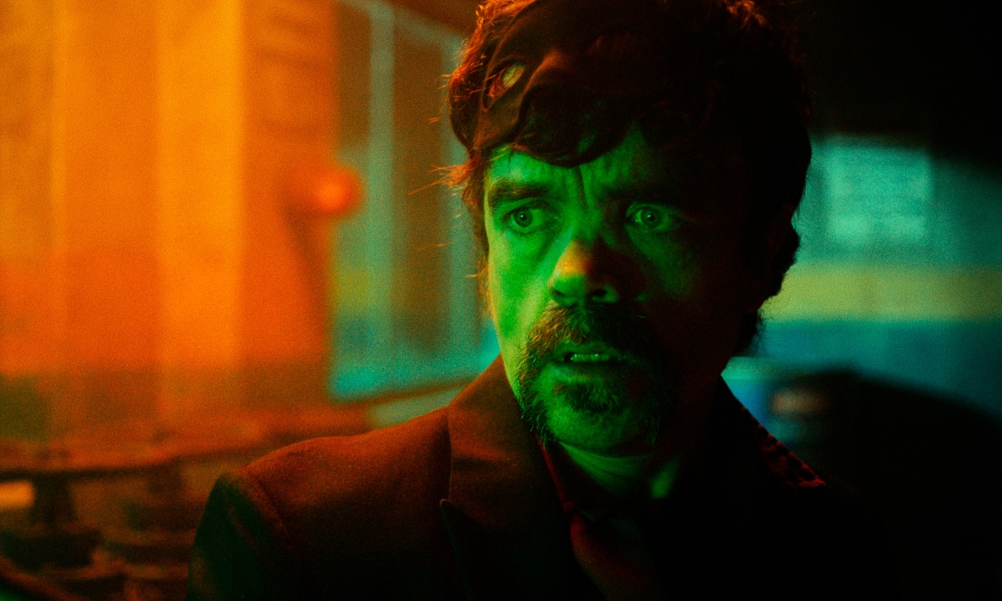 Peter Dinklage als Winston Gooze in THE TOXIC AVENGER - Bild: TM & © 2025 Legendary. All Rights Reserved.