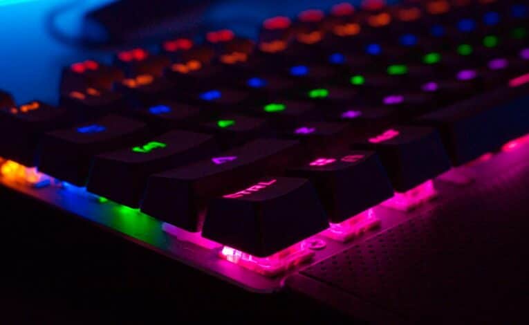 Dein ultimatives Home-Office-Setup: So rüstest du dich für Arbeit und Gaming aus