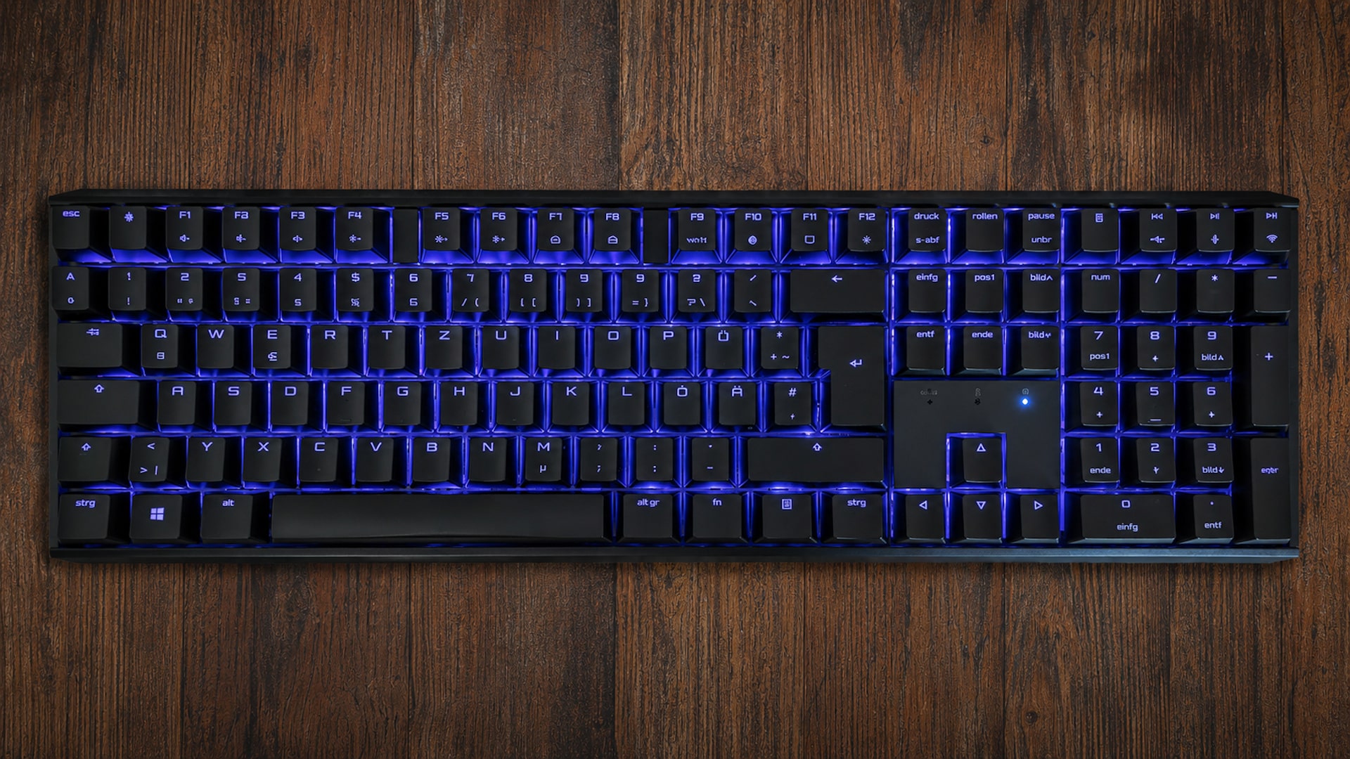 Per 2,4-GHz-Funk, Bluetooth oder USB-C lässt sich die Tastatur flexibel an unterschiedlichen Geräten verwenden.