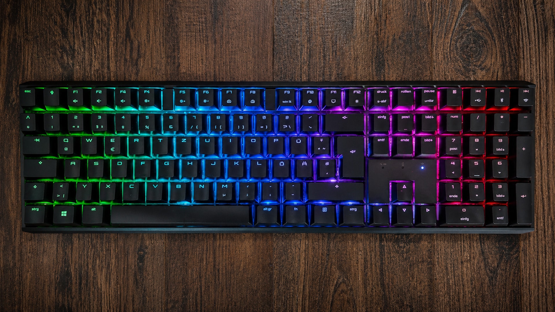 Die RGB-Beleuchtung lässt sich über die Software anpassen und sorgt für zahlreiche Effekte und Farbkombinationen.