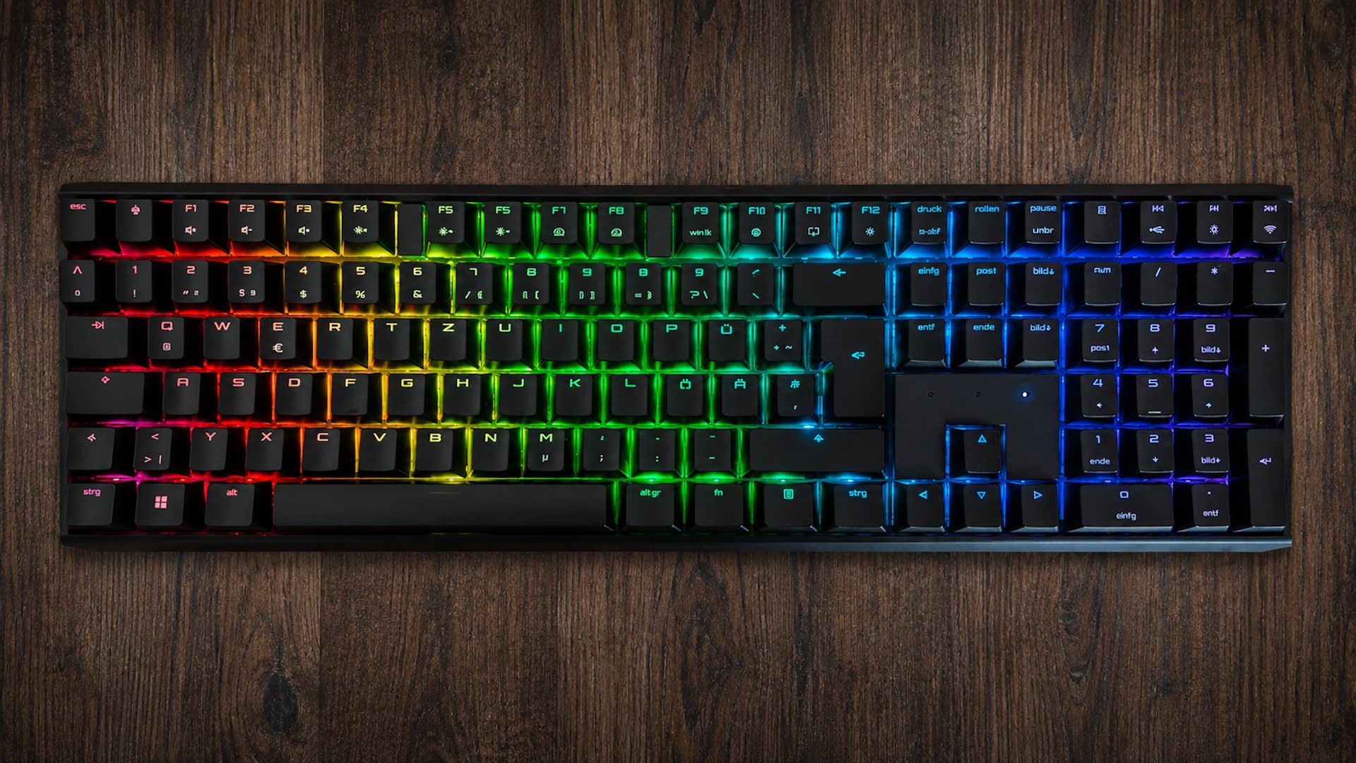 Die MX Brown Switches bieten einen angenehmen Druckpunkt und eignen sich sowohl für Spiele als auch für längere Schreibarbeiten.
