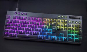 Razer BlackWidow V4 Low-Profile HyperSpeed im Test: Traumhaftes Tippgefühl mit kleinen Schwächen