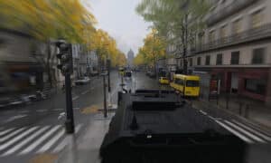 Durch die Straßen von Paris, erwartet dich eine wilde Verfolgungsjagd.